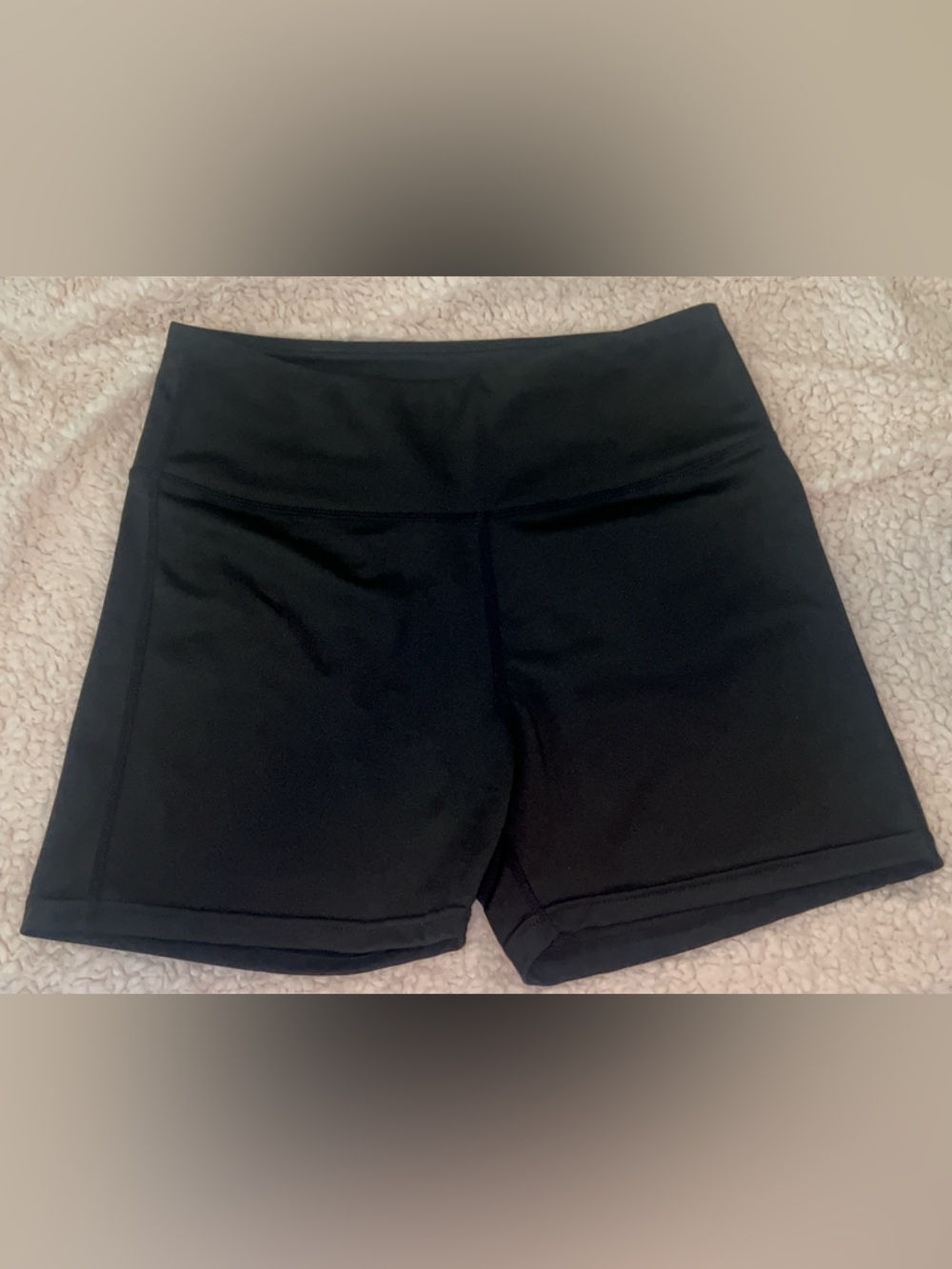 California boutique gym/active shorts with pockets